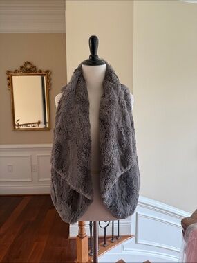 Jack by BB Dakota Gray Faux Fur Vest